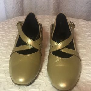 Tic Tac Toes Dance Shoes.  Size 8 MED